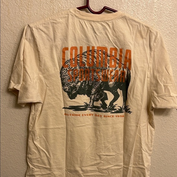 Columbia Men Beige Short Sleeve Tee Size Medium - Picture 3 of 3